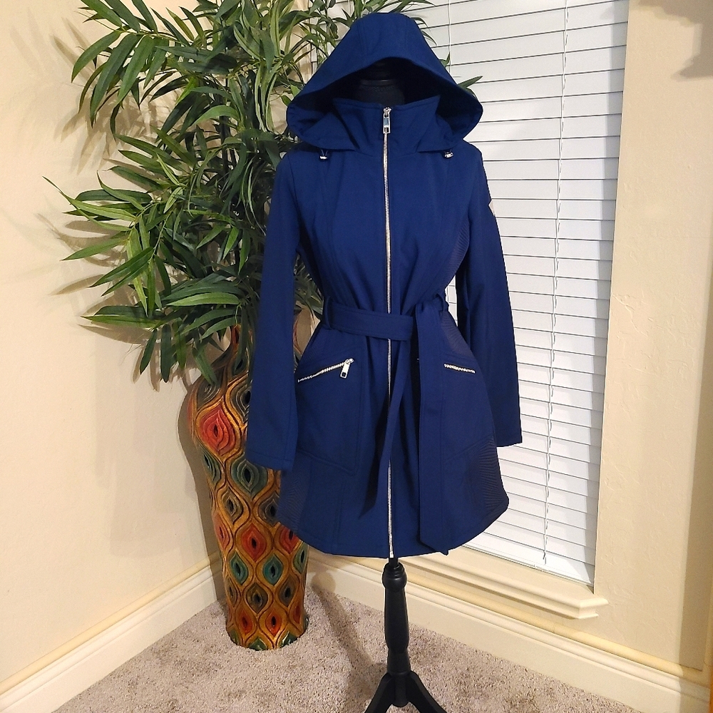 GUESS Coat w/ Belt